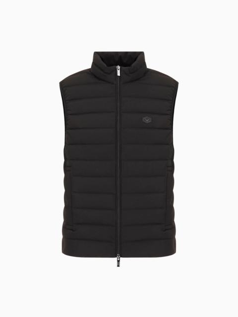 EMPORIO ARMANI Eagle 로고 패치와 퀼트 나일론의 꽉 지퍼 다운 재킷
