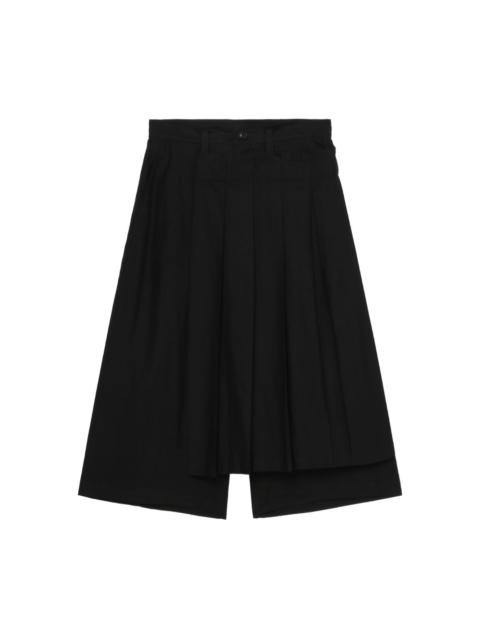 pleated trousers