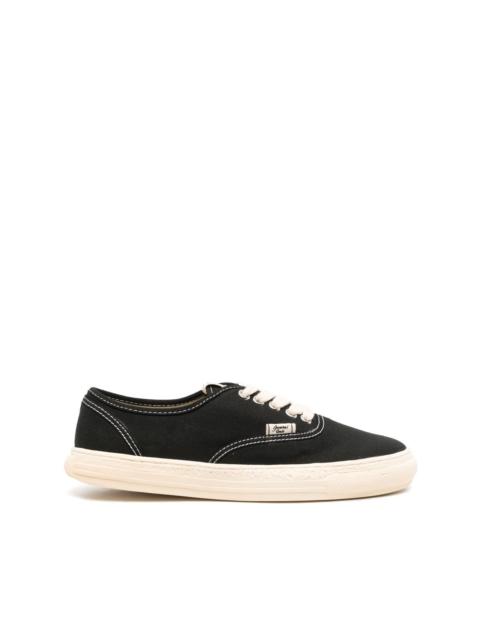 contrasting-stitch low-top sneakers