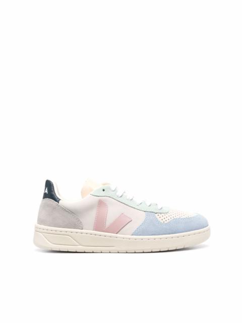 V-10 low top sneakers