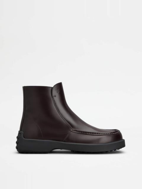 Tod's ANKLE BOOTS IN LEATHER - BURGUNDY