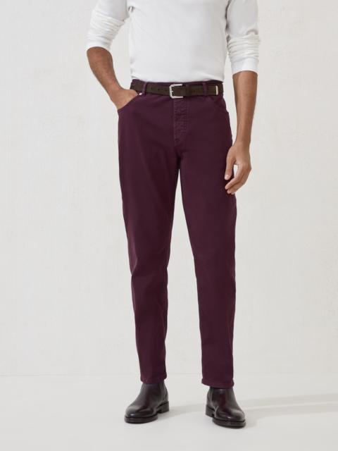 Garment-dyed traditional fit five-pocket trousers in comfort cotton lightweight denim