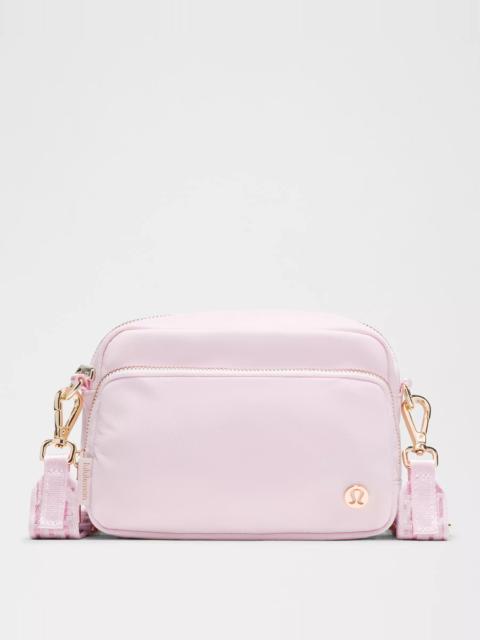 lululemon Everywhere Crossbody Bag 2L *L Monogram Metallic