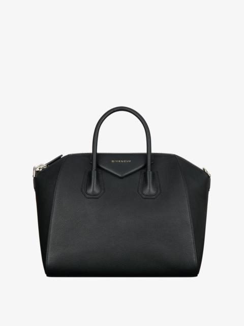 MEDIUM ANTIGONA BAG IN GRAINED LEATHER