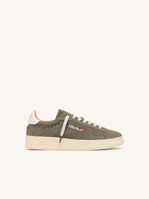 AUTRY DALLAS LOW SNEAKERS IN SMOKED GREEN SUEDE