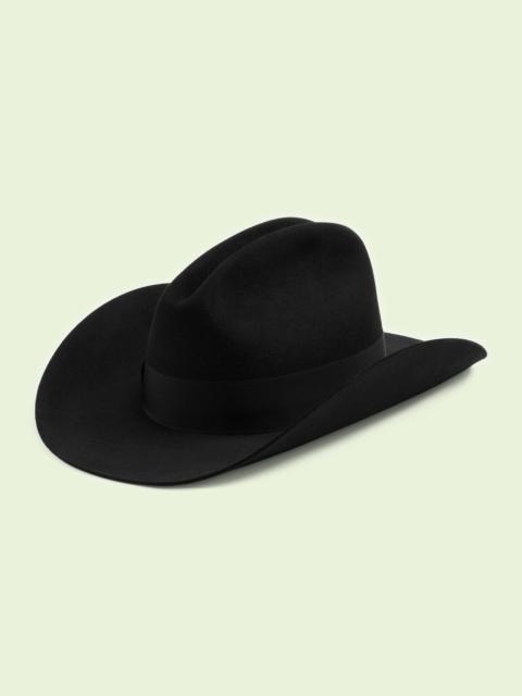 Wide-brimmed felt fedora with Double G
