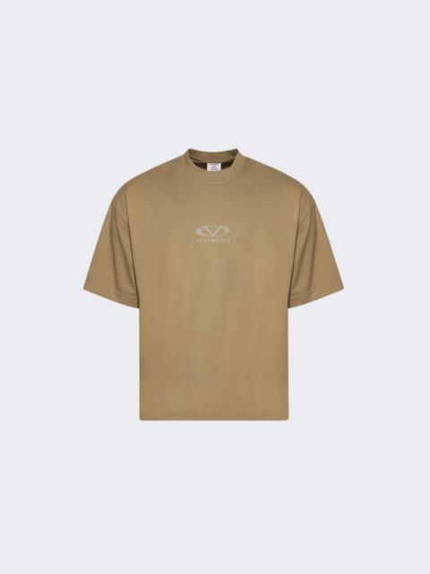 VETEMENTS Oval Logo Cropped Tee Taupe