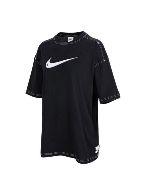 Nike (WMNS) 나이키 SS22 로고 인쇄 우연한 둥근 목 짧은 소매 검정 t-셔츠 DM6212-010