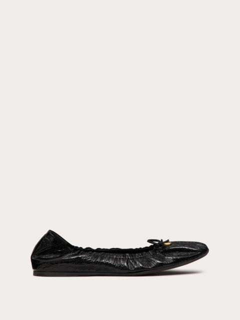 VLOGO SIGNATURE PATENT LEATHER BALLERINA