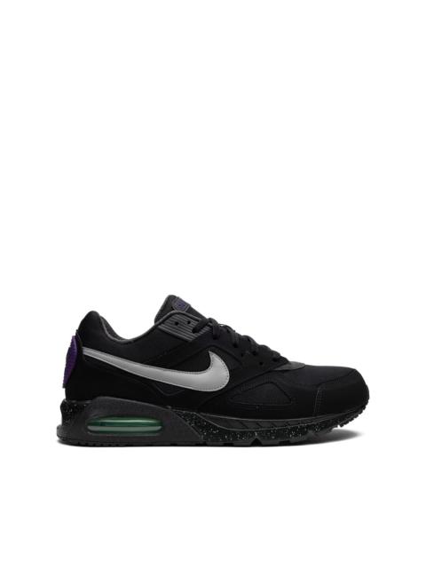 Air Max IVO sneakers