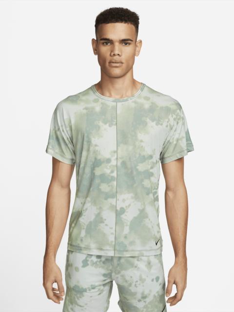 Nike Nike Men's Dri-FIT Allover Print Short-Sleeve Yoga Top