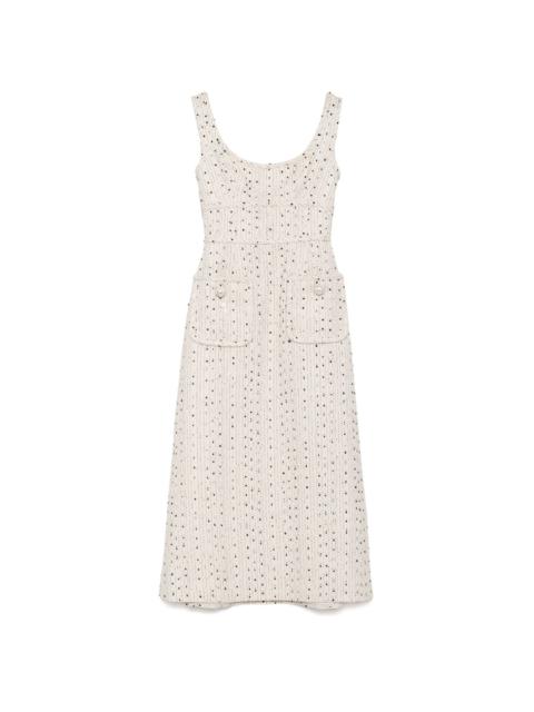 zip fastening dress