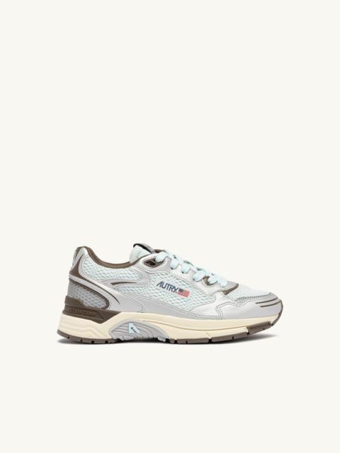 AUTRY HYPERWAY SNEAKERS IN SILVER, SPA BLUE AND CHOCOLATE CHIP SYNTHETIC LEATHER AND MESH