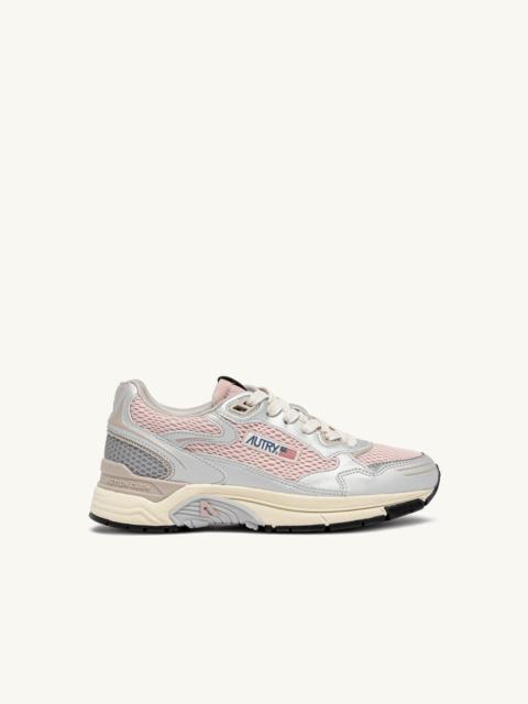 AUTRY HYPERWAY SNEAKERS IN SILVER, POWDER AND FEATHER GRAY SYNTHETIC LEATHER AND MESH
