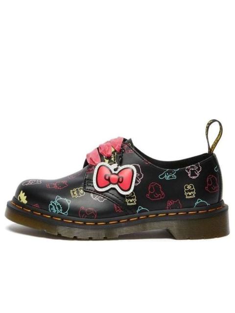 Dr. Martens (WMNS) Dr. Martens 1461 x Hello Kitty And Friends 26841001
