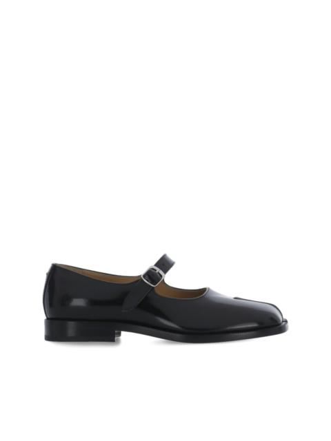 Tabi buckle leather flat shoes