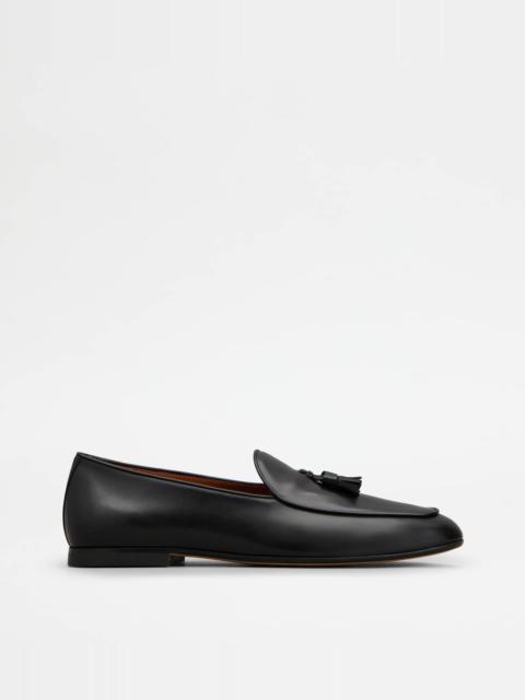 LOAFERS WITH TASSELS IN LEATHER - BLACK