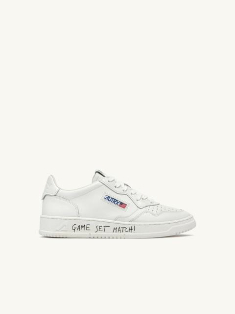 AUTRY MEDALIST LOW SNEAKERS IN WHITE LEATHER