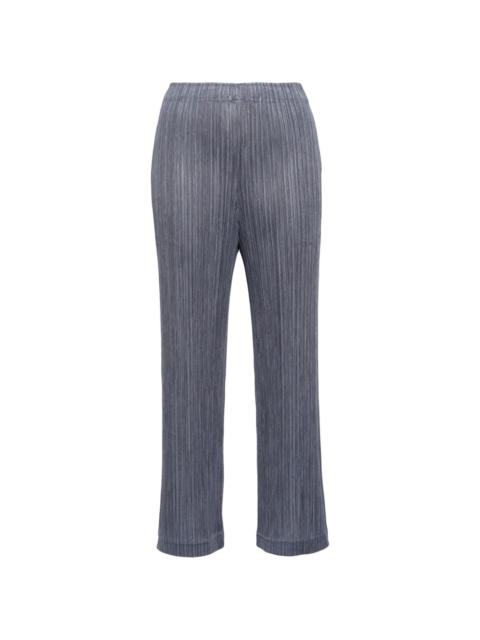 slim-cut pleated trousers
