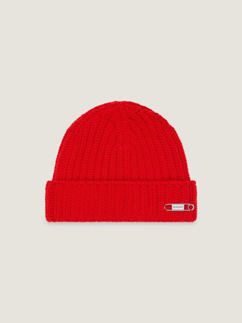 Givenchy BEANIE IN WOOL WITH PIN