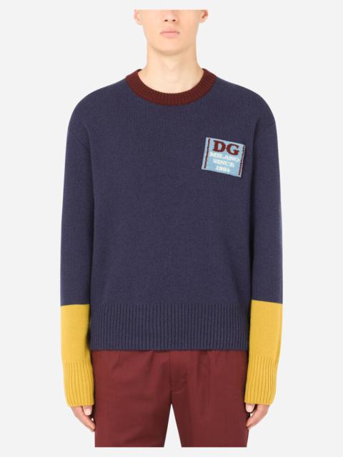 Round-neck wool sweater with DG patch