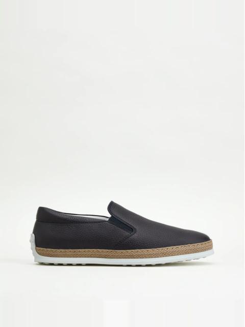 Tod's LEATHER SLIP-ONS - BLUE