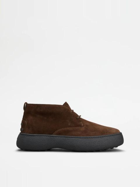 TOD'S W. G. DESERT BOOTS IN SUEDE - BROWN