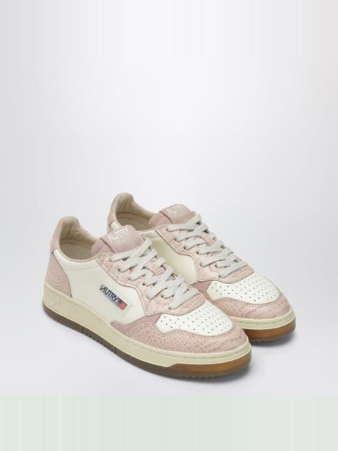 AUTRY Medalist Low sneakers in white/pink with crocodile-effect inserts