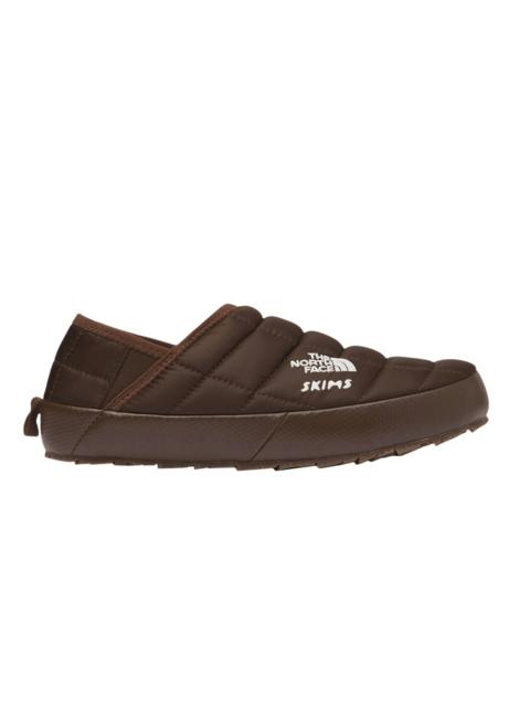 The North Face SKIMS x Wmns Thermoball Traction Mule 5 'Cocoa'