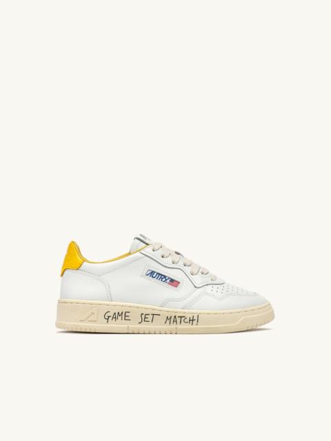 AUTRY MEDALIST LOW SNEAKERS IN WHITE AND SLICKER LEATHER