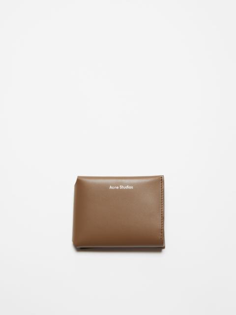 Leather trifold wallet - Camel brown