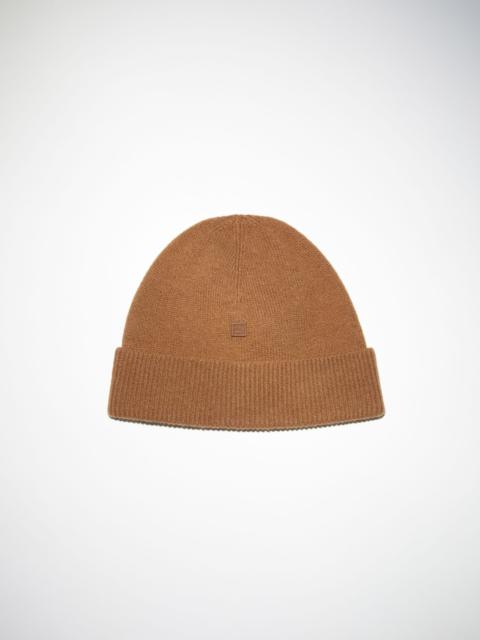 Micro face patch beanie - Toffee brown