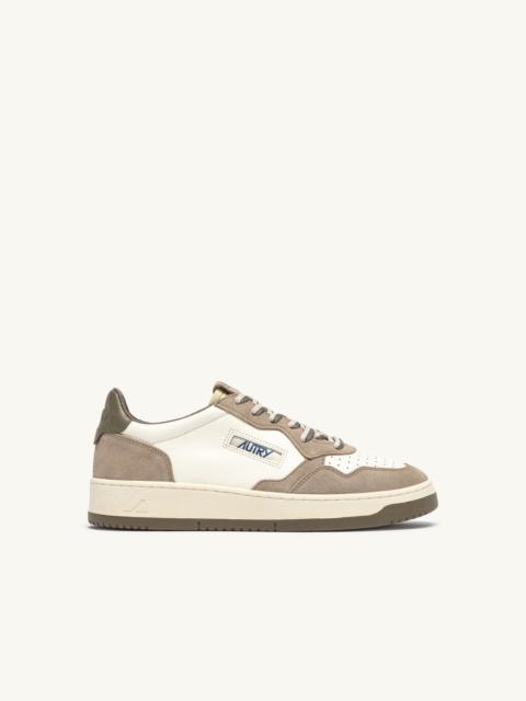AUTRY MEDALIST LOW SNEAKERS IN COVERT GREEN AND LICORICE LEATHER AND SUEDE