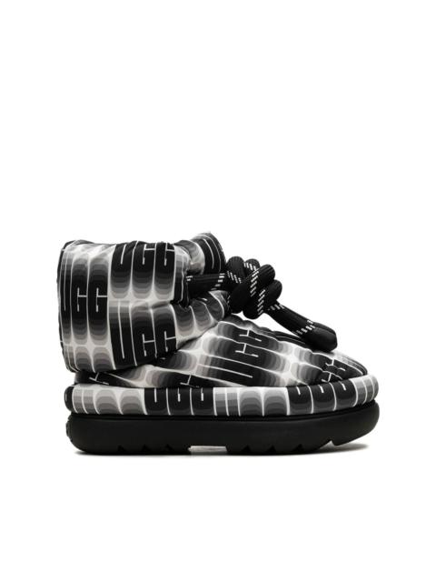 UGG Classic Maxi Wavelength Short "Black/White" boots