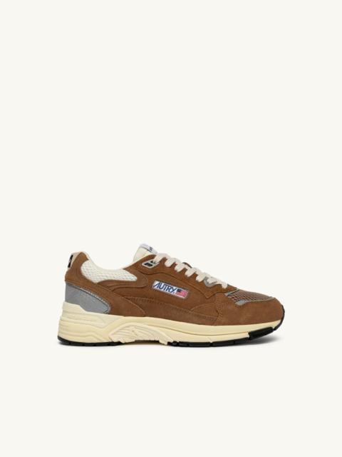 AUTRY HYPERWAY SNEAKERS IN CIGAR AND SILVER MESH AND SUEDE