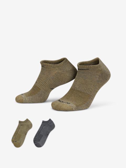Nike Nike Everyday Plus Cushioned No-Show Socks (2 Pairs)
