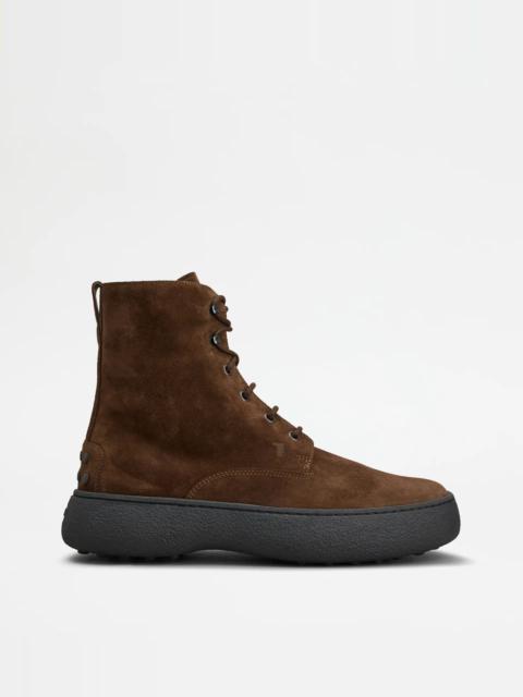 Tod's TOD'S W. G. LACE-UP ANKLE BOOTS IN SUEDE - BROWN