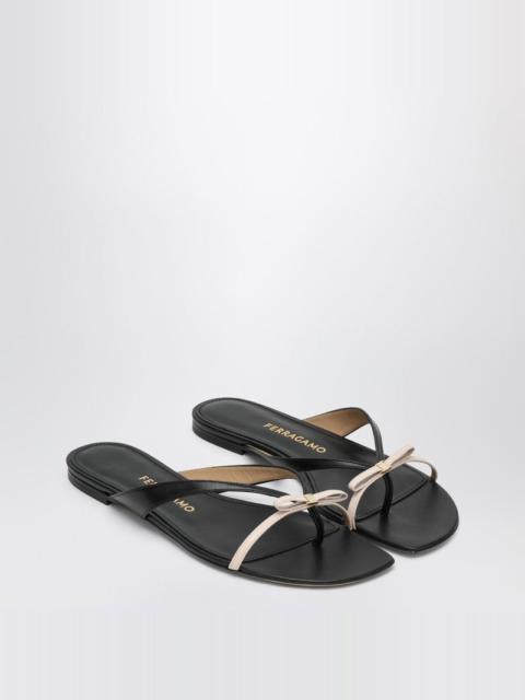 FERRAGAMO MINI BOW FLIP-FLOP BLACK AND POWDERY / REGULAR FIT