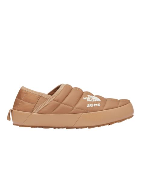 The North Face SKIMS x Wmns Thermoball Traction Mule 5 'Ochre'
