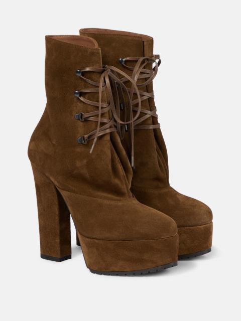 Trekk suede ankle boots