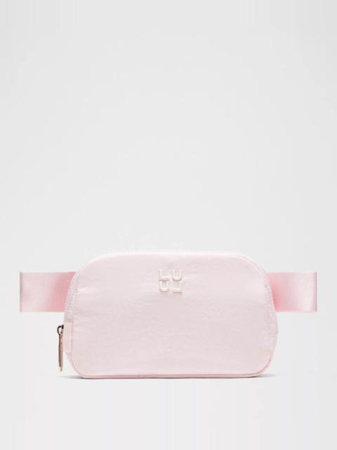 lululemon Everywhere Belt Bag 1L *Embroidered Stack