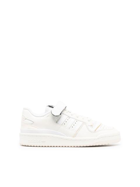 adidas 포럼 84 낮은 탑 스니커