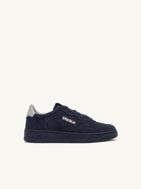AUTRY MEDALIST LOW SNEAKERS IN NAVY AND VAPOR SUEDE