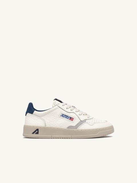 AUTRY MEDALIST LOW SNEAKERS IN LEATHER COLOR ENSIGN BLUE AND PEROSCOPE