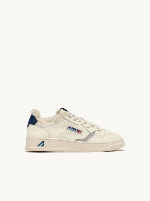 AUTRY MEDALIST LOW SNEAKERS IN BLUE DEPTHS AND VAPOR LEATHER AND SHEARLING