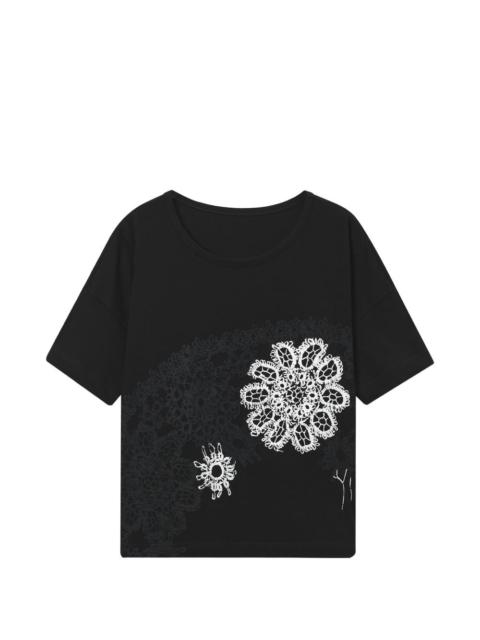 Y's crochet-flower T-shirt