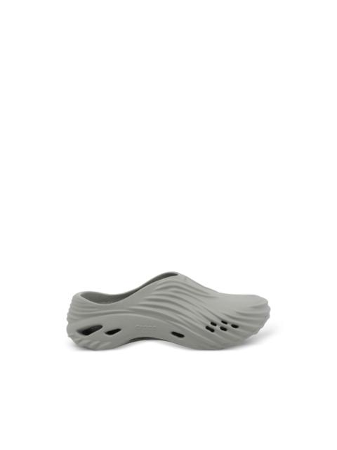 crocs U-shaped Echo Wave slides