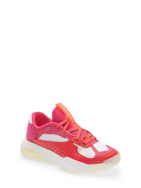 Air 200E Sneaker in Siren Red/Black/Pink/White