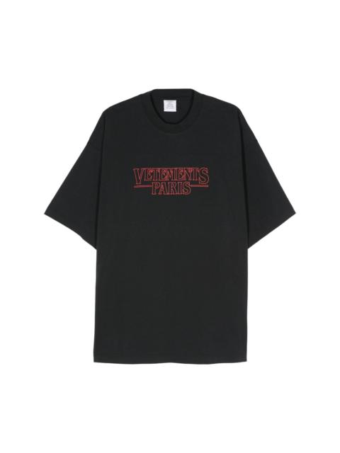 Tシャツ・カットソー Vetements UE64TR370B PARIS LOGO T-shirt Vetements UE64TR370B PARIS LOGO T-shirt (VETEMENTS/Tシャツ