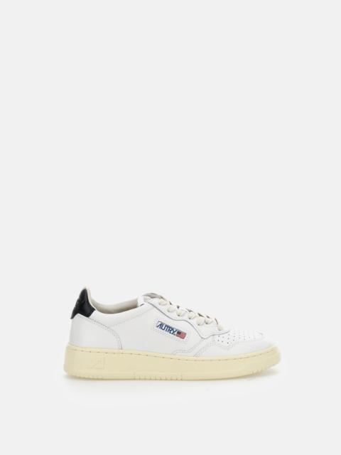 AUTRY MEDALIST LOW SNEAKERS IN LEATHER